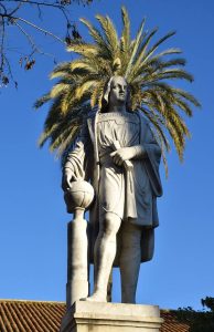 Monumento de Colón Sevilla en el Monasterio Santa María de Las Cuevas