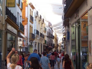 Calle Sierpes de Sevilla - <a href='http://es.wikipedia.org/wiki/Archivo:Sevilla2005July_067.jpg' target='_blank'></a>