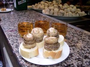 Tapa de Champiñones - <a href='http://es.wikipedia.org/wiki/Archivo:Champis-en-la-Laurel.jpg' target='_blank' rel='nofollow'></a>