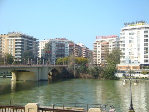 Barrio de los Remedios - <a href='http://es.wikipedia.org/wiki/Archivo:Plazadecubasevilla.JPG' target='_blank' rel='nofollow'></a>