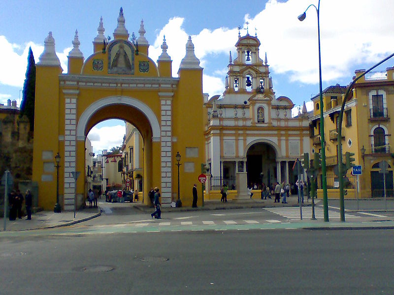 Arco y Basílica de La Macarena